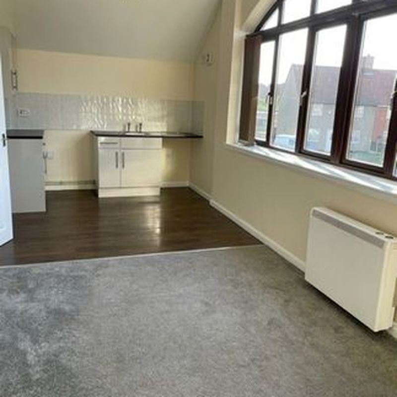 Flat to rent in Searston Avenue, Holmewood, Chesterfield S42