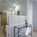 Rent a room of 230 m² in valencia