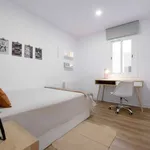 Rent 4 bedroom apartment of 90 m² in barcelona