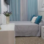 Rent 4 bedroom apartment in Barcelona