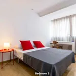 Rent a room of 190 m² in Valencia