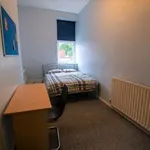 Rent 4 bedroom apartment in Yorkshire And The Humber