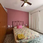 Rent a room of 100 m² in valencia