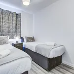 Rent 2 bedroom apartment in Croydon