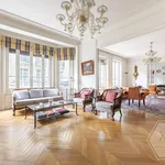 Rent 6 bedroom apartment of 194 m² in Paris