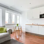 Rent 1 bedroom apartment of 40 m² in lisbon