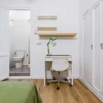 Rent a room of 225 m² in Valencia