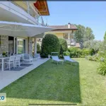 Villa a schiera arredata con piscina