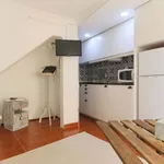 Rent 4 bedroom apartment of 40 m² in Lisboa