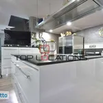 Affitto 2 camera appartamento di 140 m² in Milan