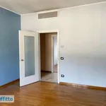 Affitto 4 camera appartamento di 124 m² in Turin