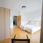 Rent 6 bedroom apartment of 71 m² in Berlin