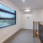 Rent 4 bedroom apartment in Oakleigh South