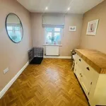 Rent 3 bedroom flat in East Midlands