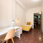 Rent a room of 91 m² in Barcelona