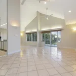 Rent 4 bedroom apartment in Darwin City