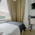 Rent a room of 190 m² in madrid