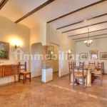 Rent 5 bedroom house of 773 m² in Rignano Flaminio