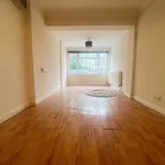 Rent 4 bedroom house in Farnborough