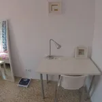 Rent a room in Seville']