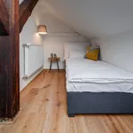 Pronajměte si 2 ložnic/e byt o rozloze 74 m² v Prague